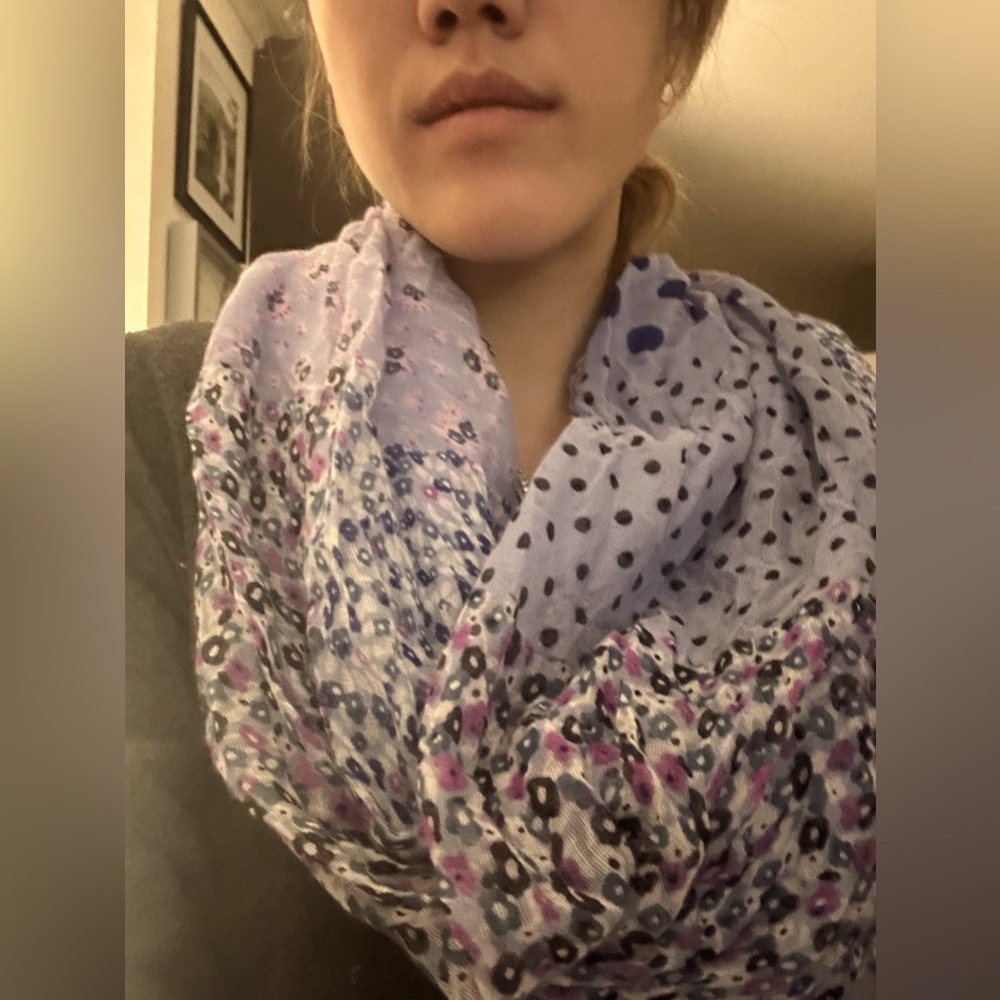 Flowy Parisian scarf, like new